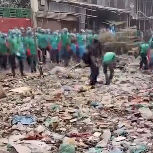 - Сынок, мне бы водички попить...