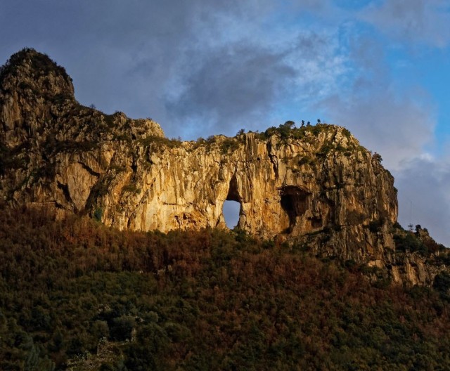 Полет через "дыру в горе"