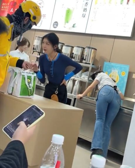 За такое можно и чаевых на пвз накинуть⁠⁠