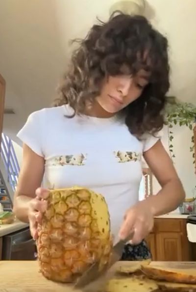 Кудряшка заананасила цены