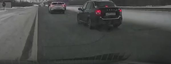 Помог на эвакуатор загрузить машину