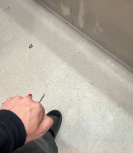 Опасная соседка в лифте