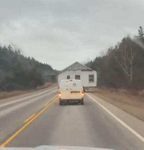 Незаконная перевозка дома шабашниками в Канаде