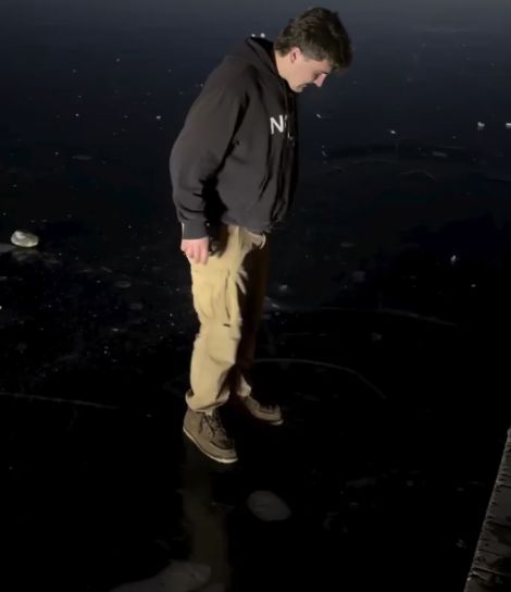 Как выбраться, если вы провалились под лед