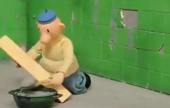 Когда ваш муж и его приятель говорят: “Мы сами выложим плитку”...⁠⁠