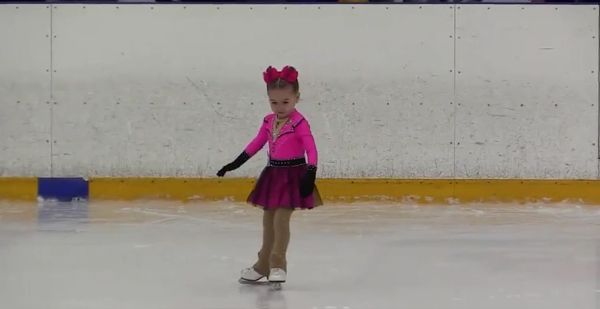 Юная фигуристка⁠⁠