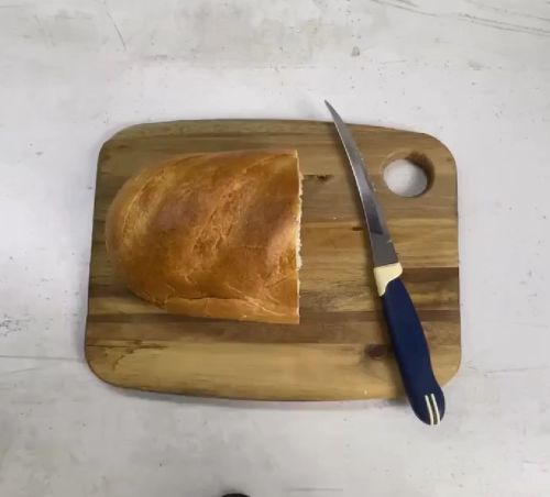 Как отрезать кусочек батона