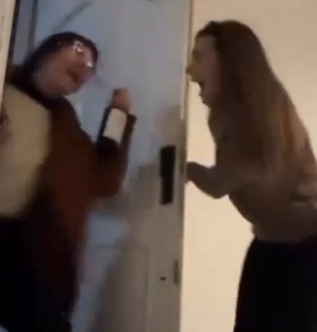 Ола, встретились как-то две испанки