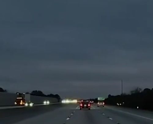 Самолет приземлился на автомобиль на трассе во Флориде