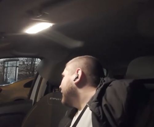 Отправила ребенка одного в такси