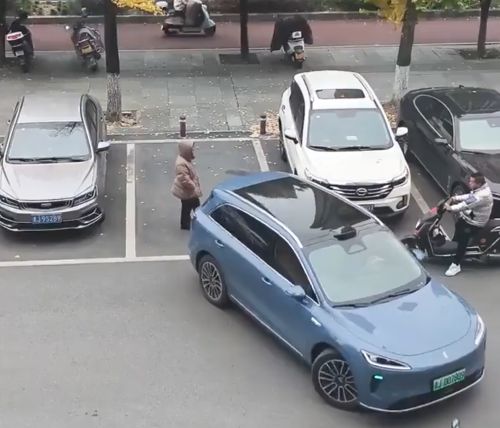 Китайский «занимальщик» парковочного места