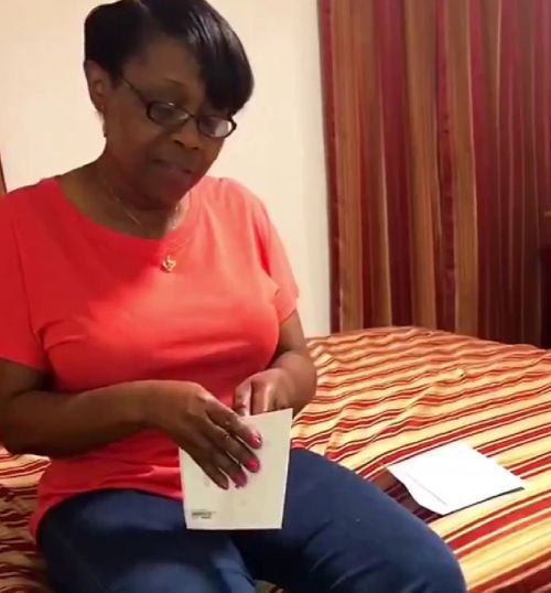 Открытка с летающими бабочками⁠⁠