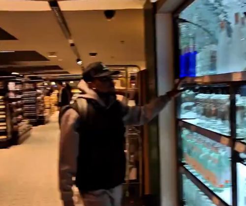 Встретились как-то поляк и афроамериканец в магазине