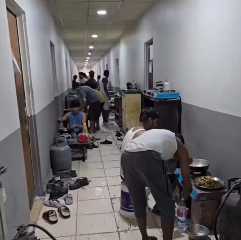 Общежитие, где живут индийские мигранты