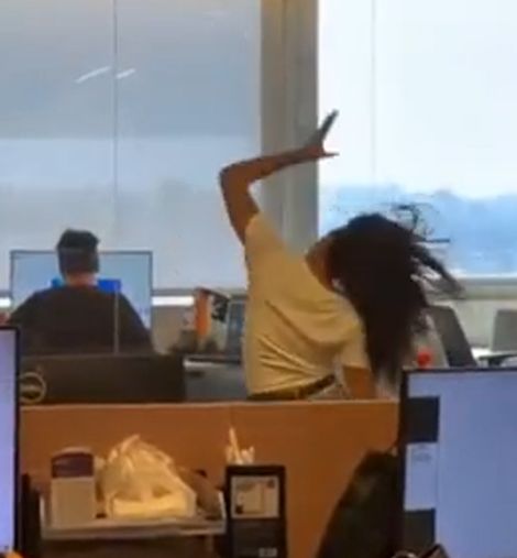 А офисах началась подготовка к новогодним корпоративам