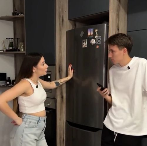 Там, где он учился, она преподавала