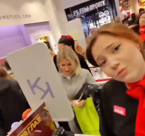 Непростая работа у продавцов-консультантов