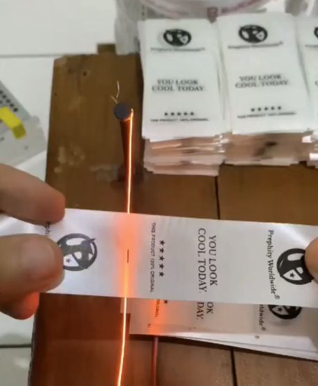 Резка этикеток с использованием раскаленной проволоки