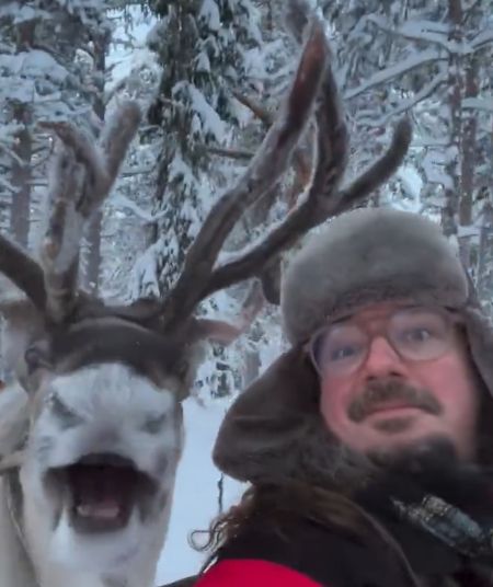 Ему нравится его работа