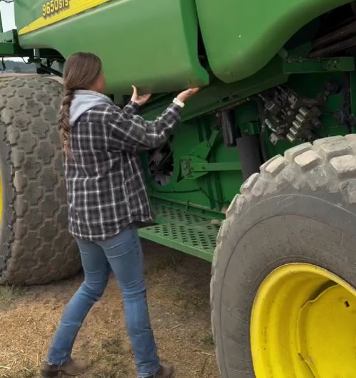 Процесс очистки комбайна