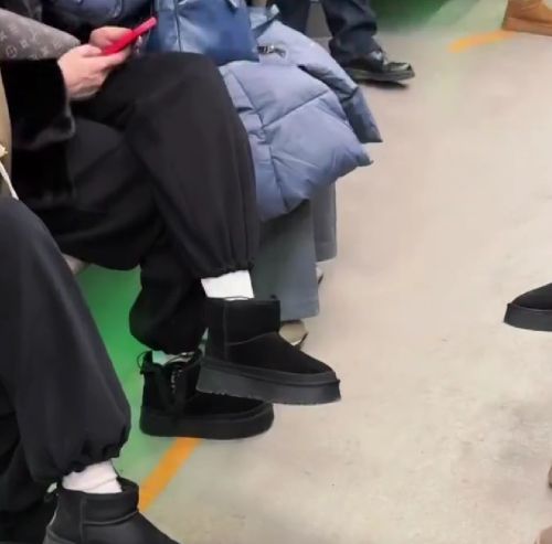 Найдена любимая обувь москвичек этой зимой