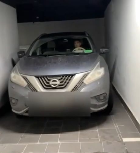 Парковочное место за 4 миллиона рублей в Москве из которого не выйти