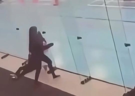 Мойщик витрин заслужил премию