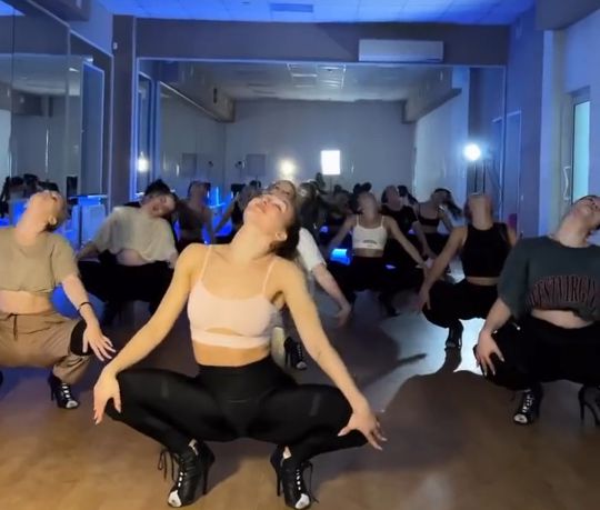 Танцуют все!