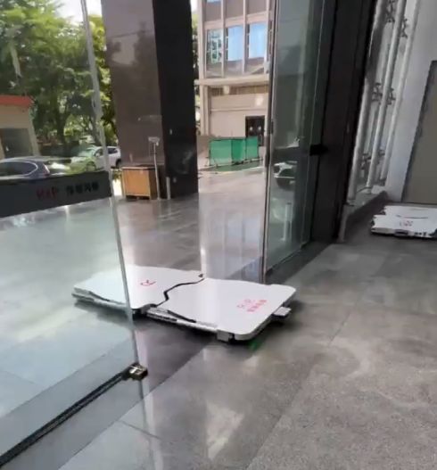 Полностью автономный робот-парковщик из Китая