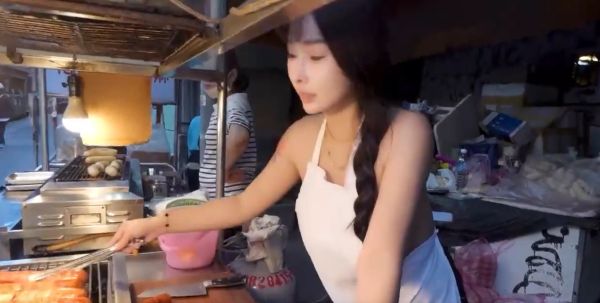 Большие уличные сосиски с улицы Тайваня