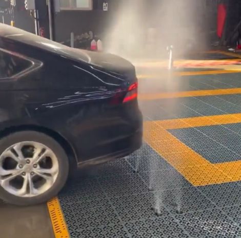 Бесконтактная автоматическая мойка автомобилей под высоким давлением