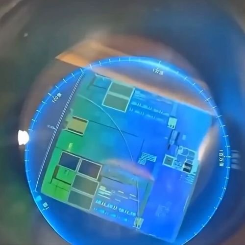 Как выглядит компьютерный чип под электронным микроскопом