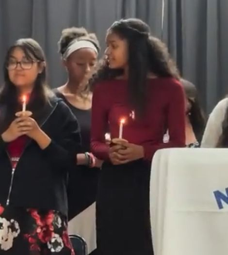 Небольшой инцидент на сцене, с которым справились деликатно – представление продолжилось без происшествий⁠⁠