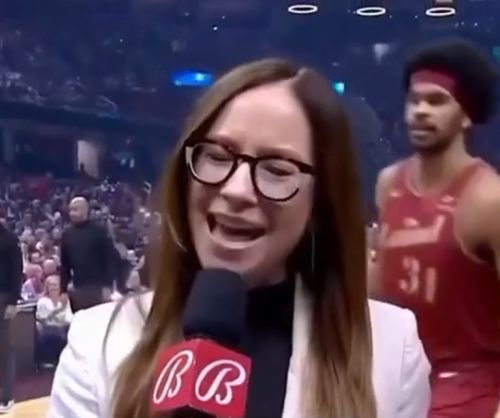 Начиналось как жест, стало традицией между игроком и репортером!⁠⁠