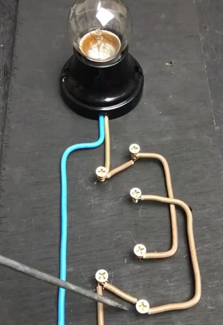 Проходной переключатель, наглядно⁠⁠