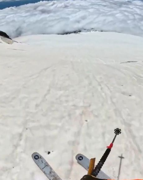 Катание на лыжах по леднику — не самая хорошая идея