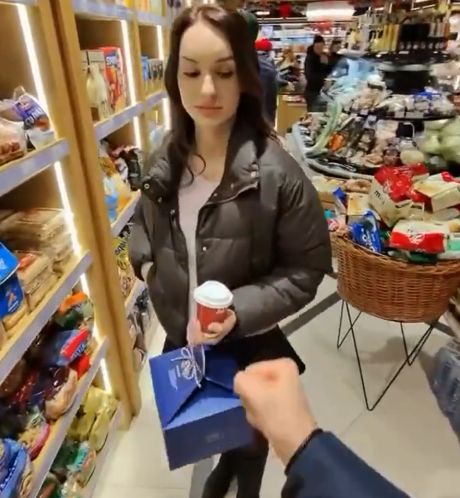 Этого менеджера по продажам пора повышать в должности