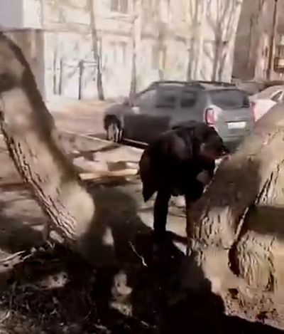 Тот момент,когда человеку нужно срочно дать выпить 100 грамм водки