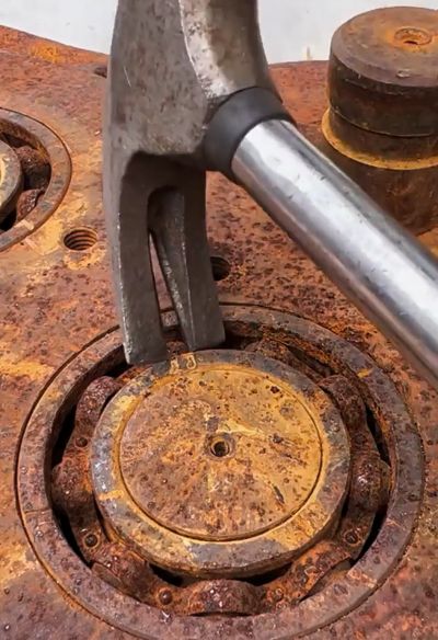 Как достать подшипник