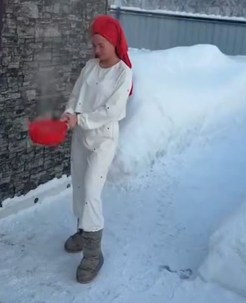 Россиянки получают серьезные ожоги при попытке сделать фото с кипятком