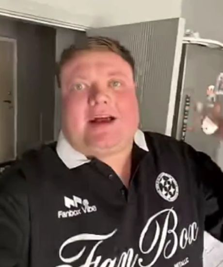 Ему жена не нужна