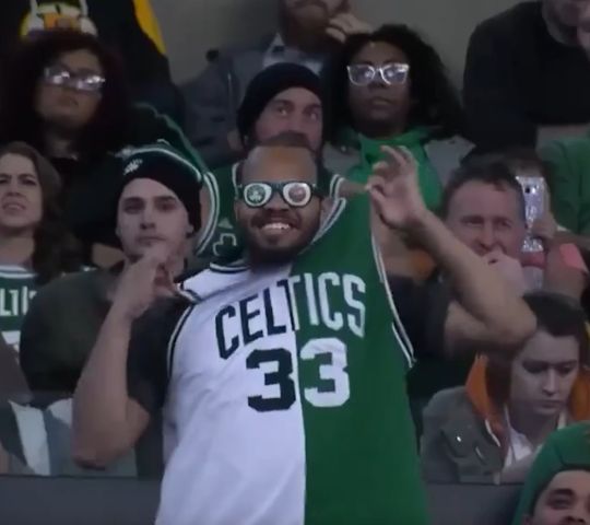 Танцы на стадионе