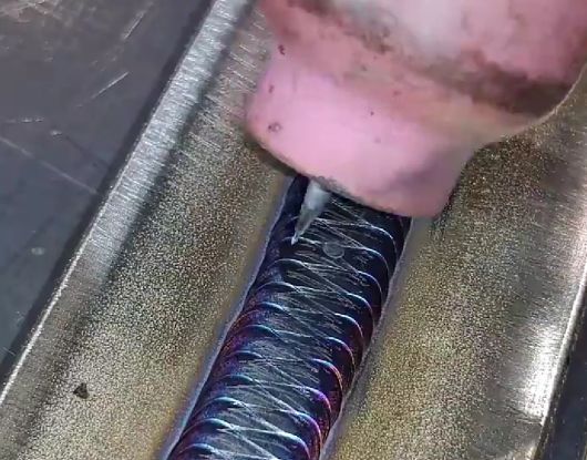 Как выглядит идеальный сварочный шов, выполненный профессионалом с оплатой 75$ в час