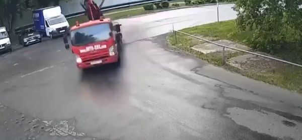 Серийное похищение 26 автомобилей эвакуатором в Москве: экс-сотрудник автосалона задержан за кражу иномарок на 64 млн рублей