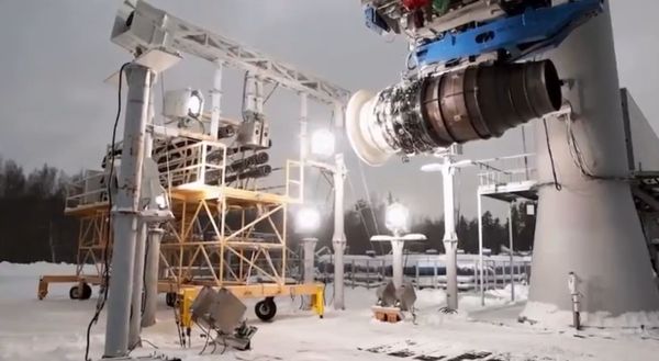 Проверка авиадвигателя ПД-8 на столкновение с птицами