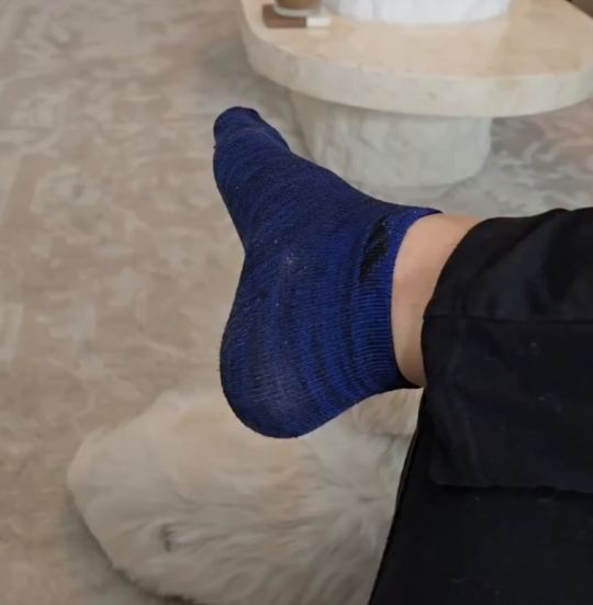 Дырявые носки мужа против сумки Louis Vuitton для жены