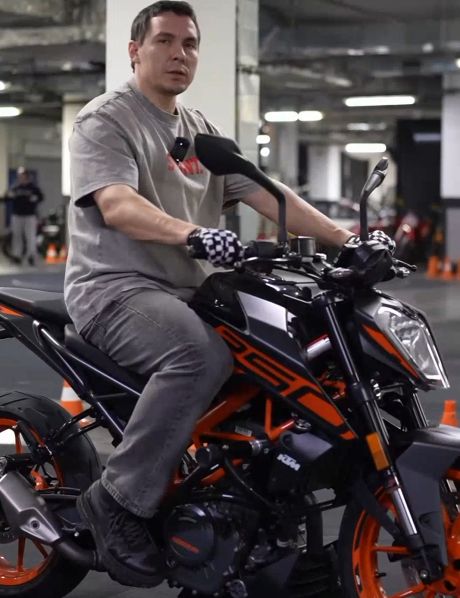 Контроль газа при повороте руля⁠⁠