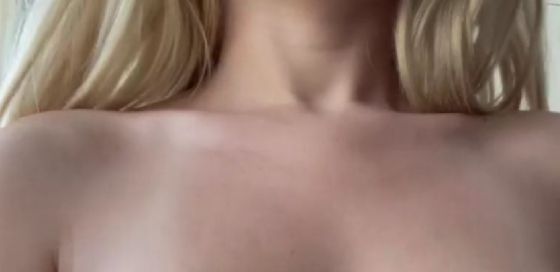 Девушка в красном⁠⁠