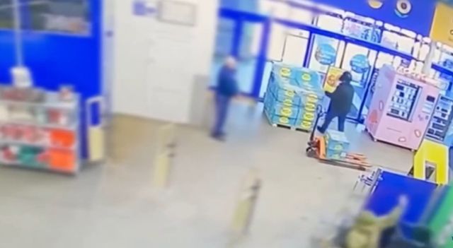 В Тюмени задержан серийный похититель 1,5 тонн огурцов и бананов