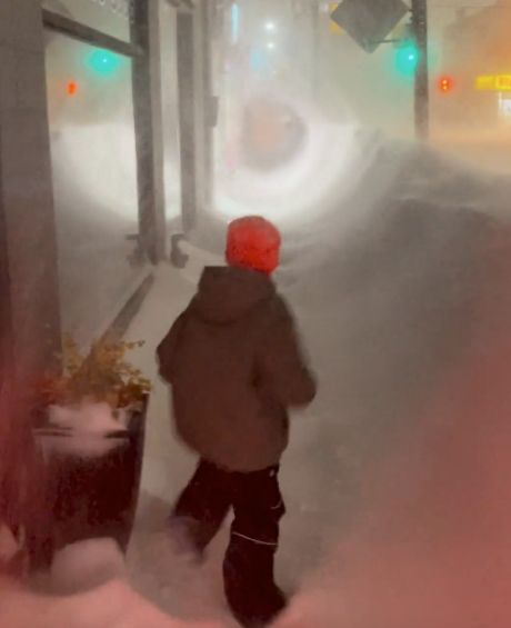 Завораживающий снежный тоннель